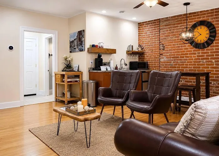 Victory #5 On Main St W/reserved Parking Apartment