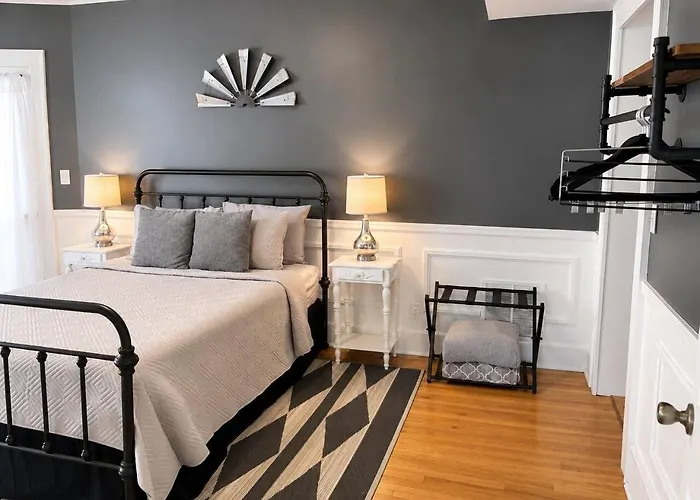 Apartment Victory #5 On Main St W/reserved Parking *